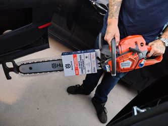 Brand new huskavarna chain saws 555 24" blade