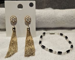 Forever 21 Chandelier Earrings Plus Bonus Anklet
