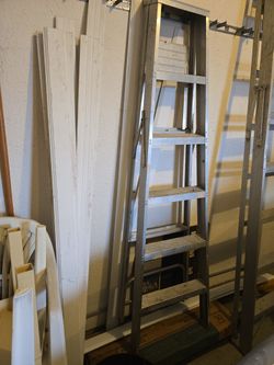 6 Foot Aluminum Step Ladder.Folds