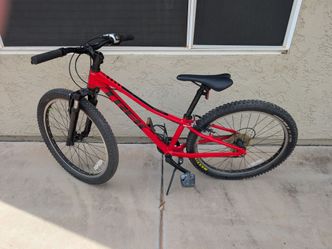*retails $500* Trek Precaliber 24 sized wheel 8-speed kids