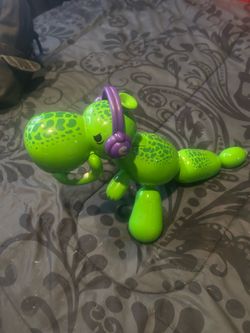 Squeakee the Balloon Dino, Interactive Dinosaur Pet Toy, 70+ Sounds & Reactions