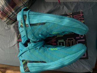 2 pair of addias