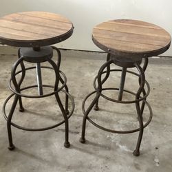 2 Swivel Bar Stools
