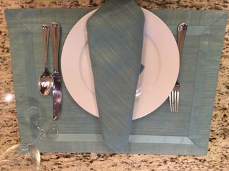 Crate &Barrel Aqua Placemats (8) and (10)napkins
