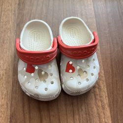 Toddler Crocs Size 6