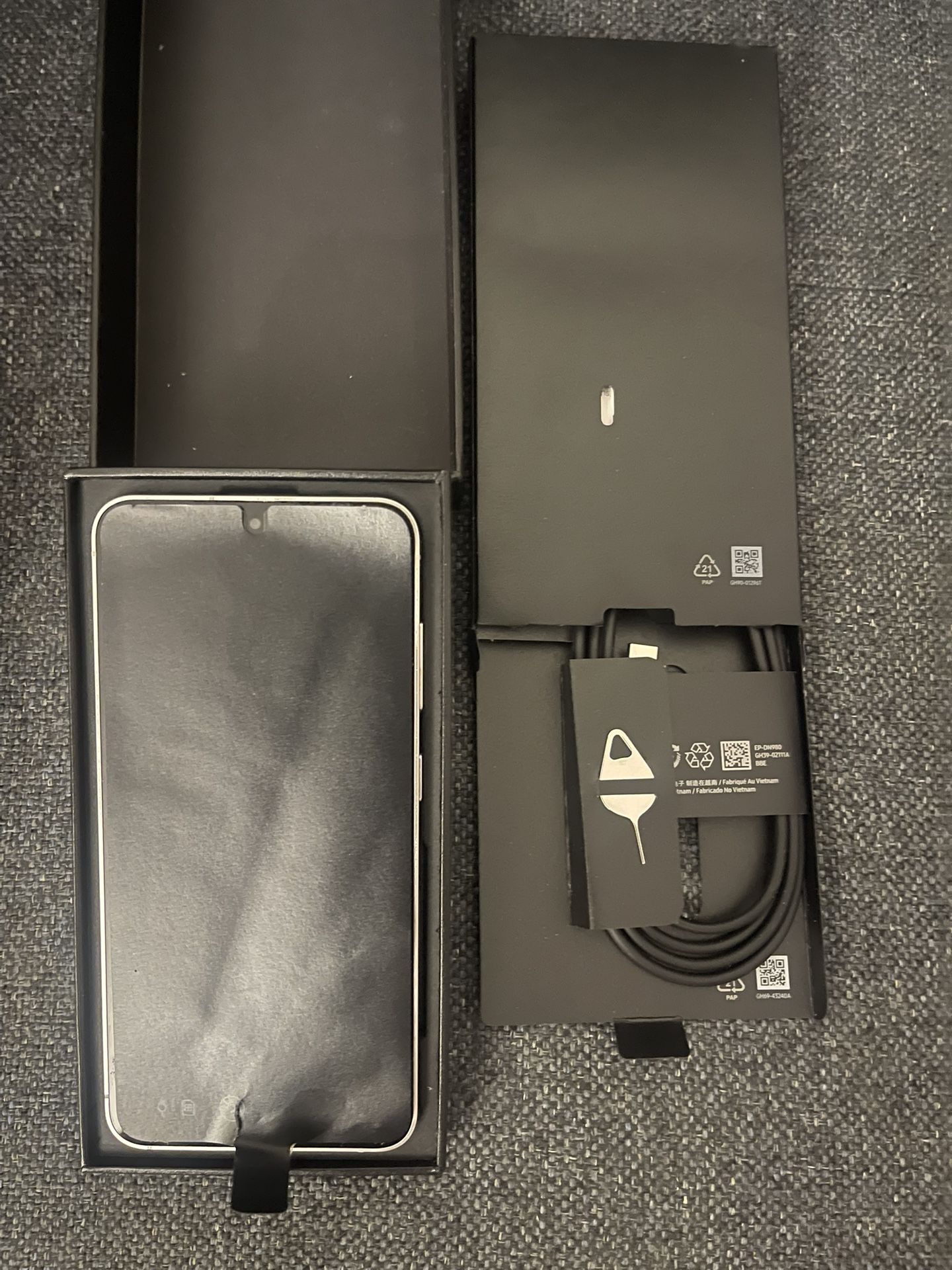 Samsung Galaxy S24 128gb Unlocked ( Almost New)