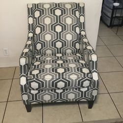 Ashley Furniture Guillerno - Alabaster Accent Chair