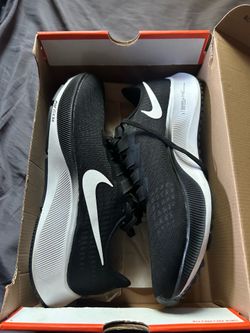 Nike zoom, pegasus 37 size 10 1/2 man Nuevos nunca se husaron new