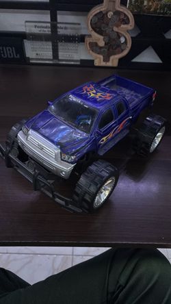 Toy car
