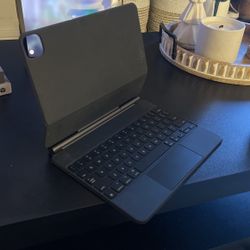 iPad 10.9 fourth generation keyboard