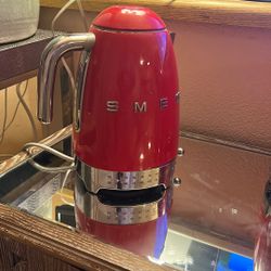 SMEG Electric Tea-kettle (red)