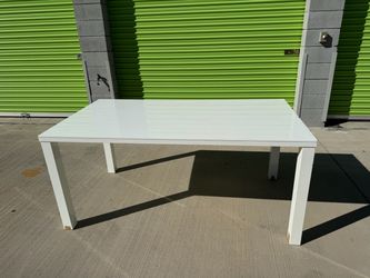 White glossy table