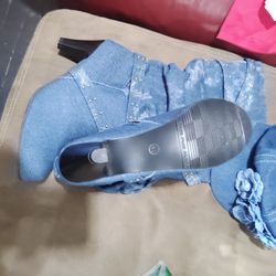 Size 7  For Sale $30