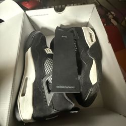 Jordan 4 White Thunders