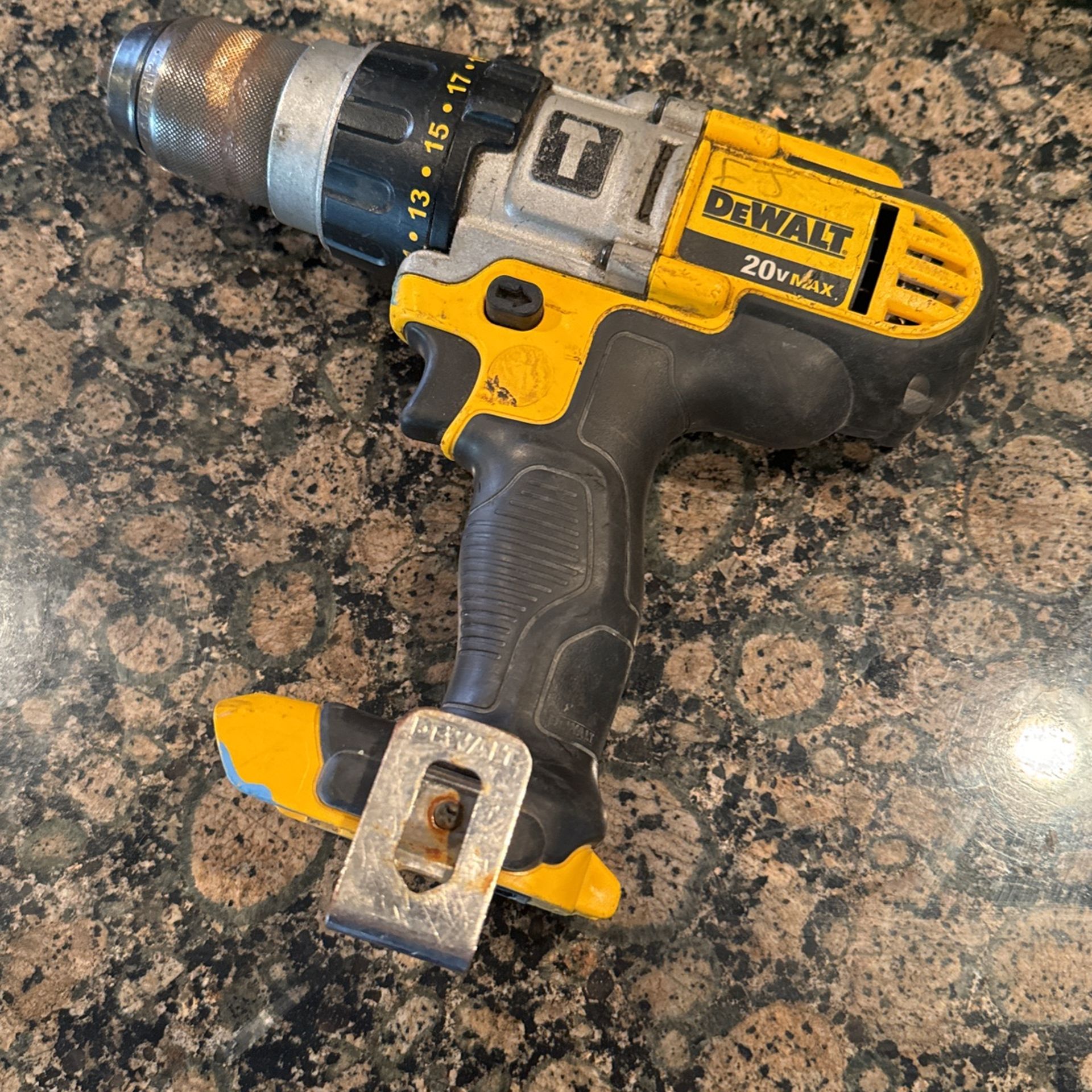 dewault drill 20v max