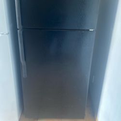 GE REFRIGERATOR 28” W