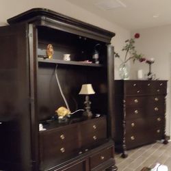 King Bedroom Furniture Set