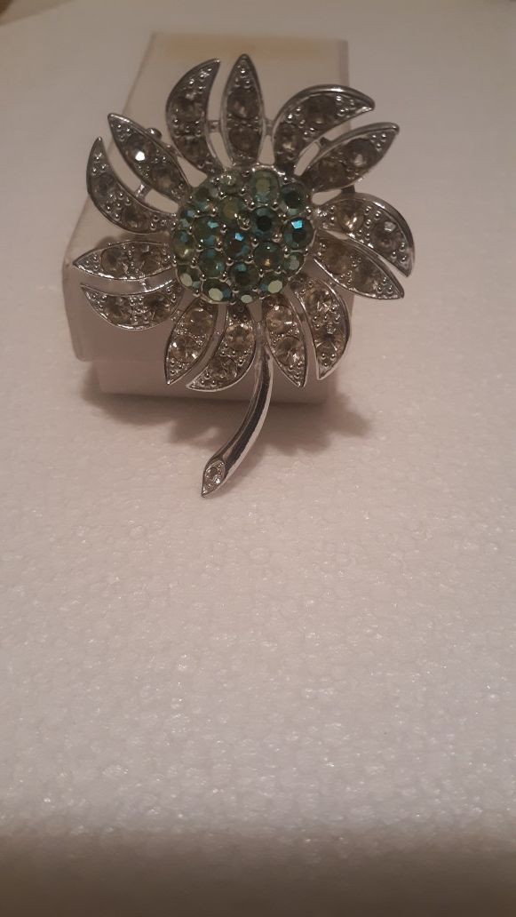 Vintage brooch signed sarah Coventry
