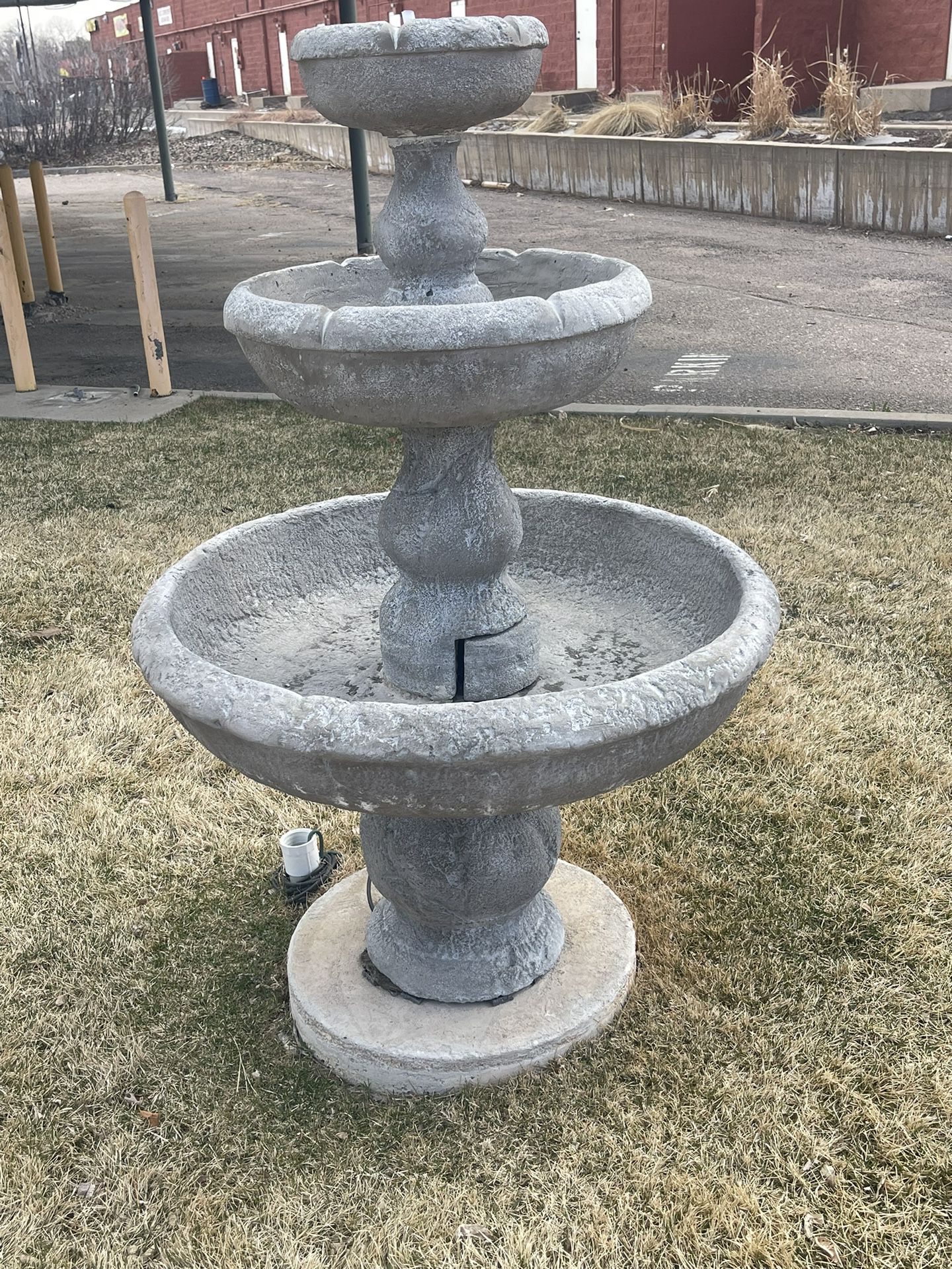 4ft Concrete water fountain