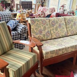 Sun Room Furniture Red Oak 3piece Recently Recovered 