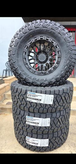 17" LOCK Combat rims w/ 35" Toyo Open Country RT trail