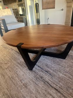 Modern Round Coffee Table – Wood Top & Black Geometric Base – Excellent Condition