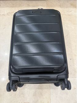 Ricardo suit case