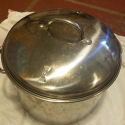 Cooking Pot. Stainless steel.  Ideal For Vegetable Steamer or  Spaghetti Drainer With Lid.. Woodland Hills,Ca 