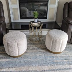 Accent Table And Ottomans