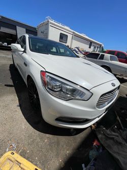 2015 Kia K900 · Sedan · 144.000 millas * 2015 KIA K900 * * 5.0 L * 8 CYL* * 144000 MILES* * NEEDS THE COMPUTER * * GOOD ENGINE AND TRANSMISSION *