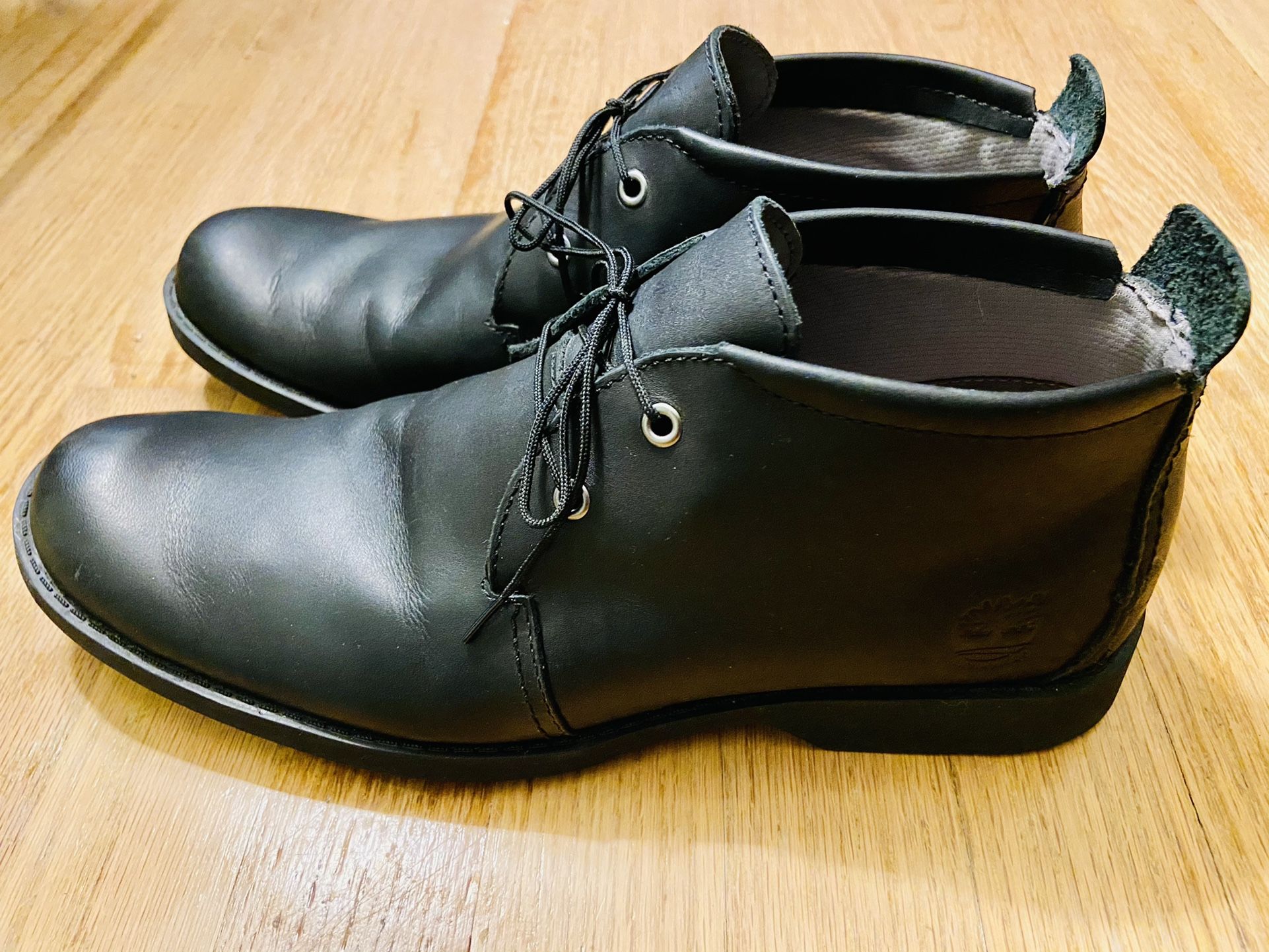 Size 8 Timberland Leather Men Boots. Great Condition