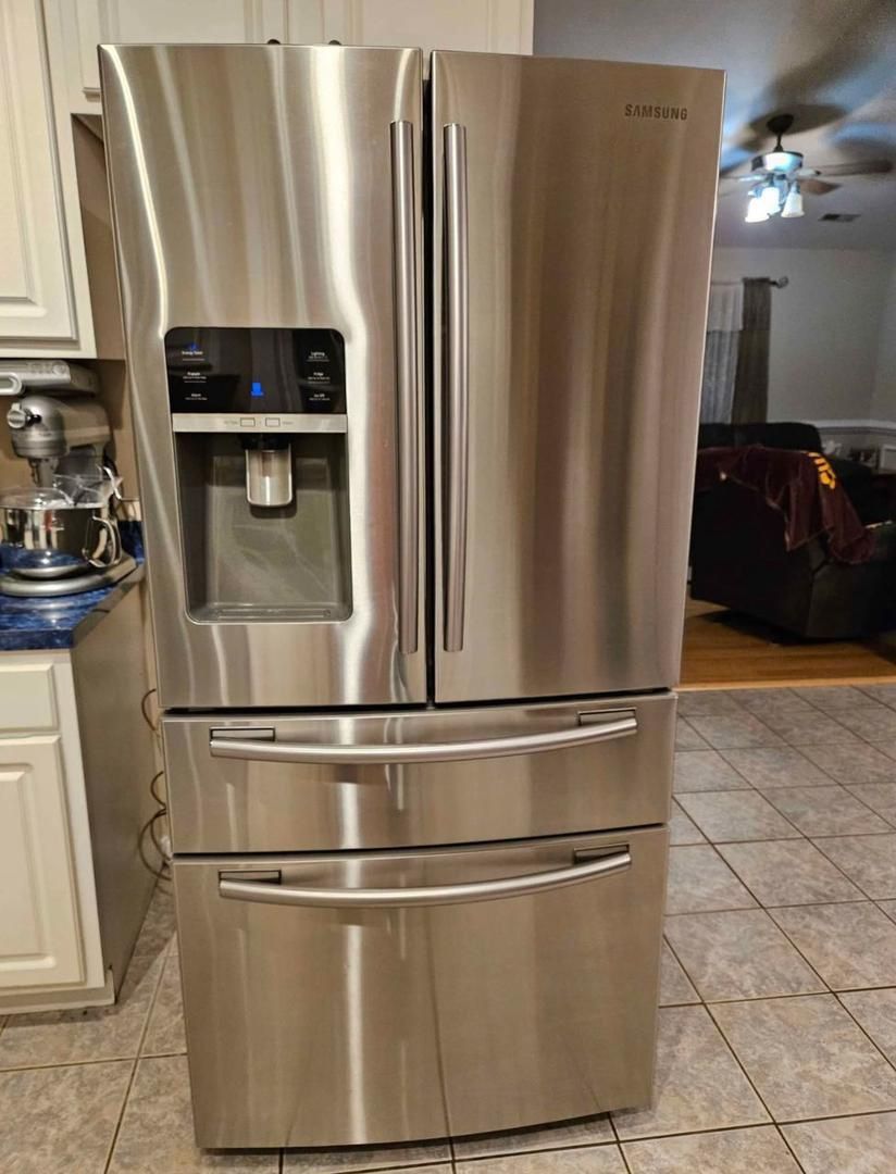 SAMSUNG REFRIGERATOR