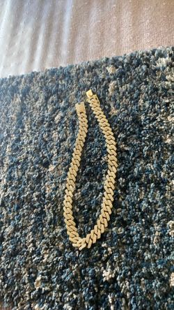 Of diamond plated chain