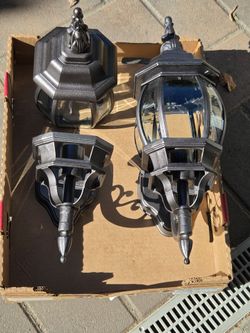 2 exterior lights