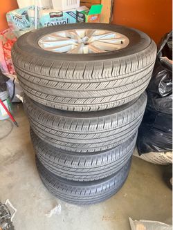 Toyota Highlander tires and wheels
