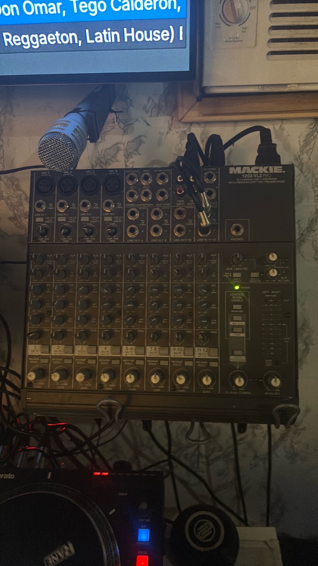 Mackie mixer 12 channel 202VLZ pro
