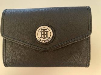  NEW WOMAN'S TOMMY HILFINGER BLACK WALLET 