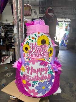 Happy birthday flowers pastel piñata