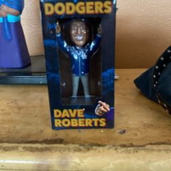 Dodger dave roberts bobblehead