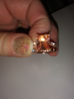 I have a beautiful 2 ring Corrine set