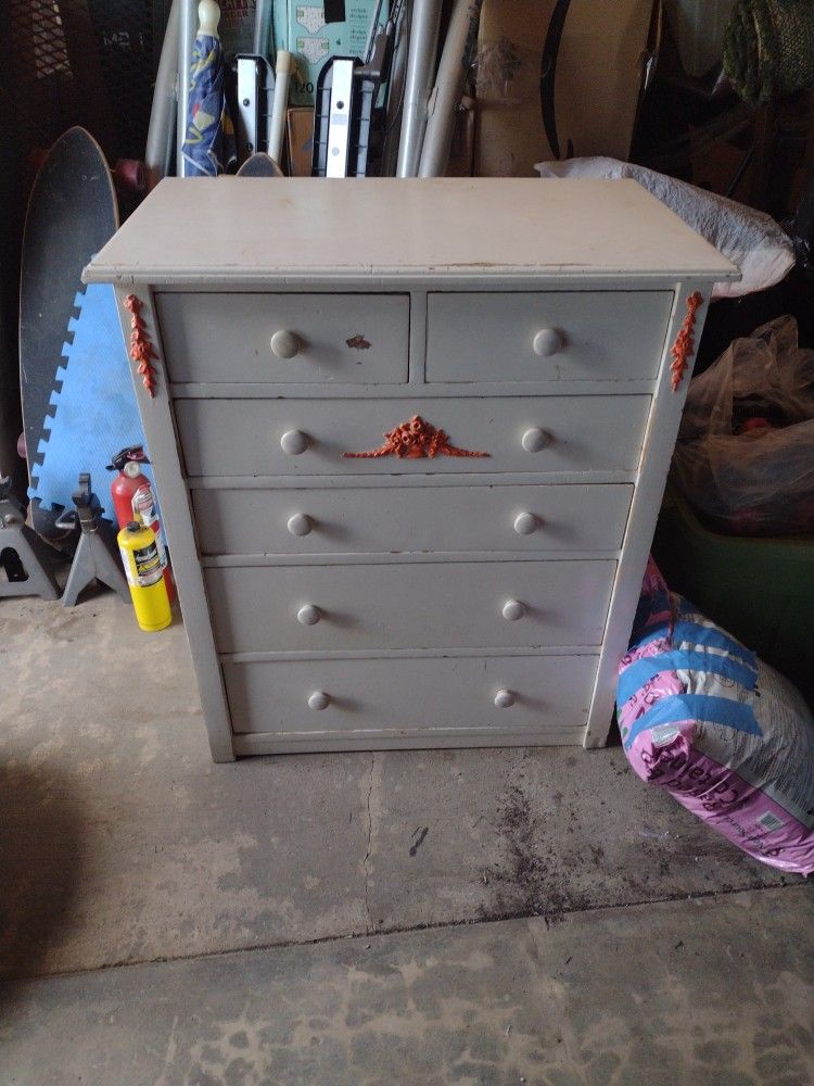Dresser 