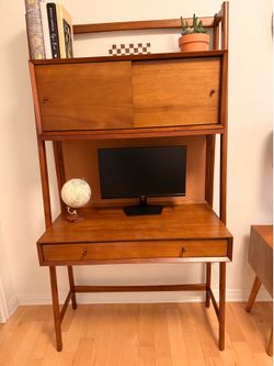 Mid-Century Modern Desk – Excellent Condition