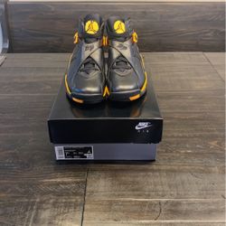 Jordan Retro 8 Taxi Size 7.5 Women’s / 6 Men’s