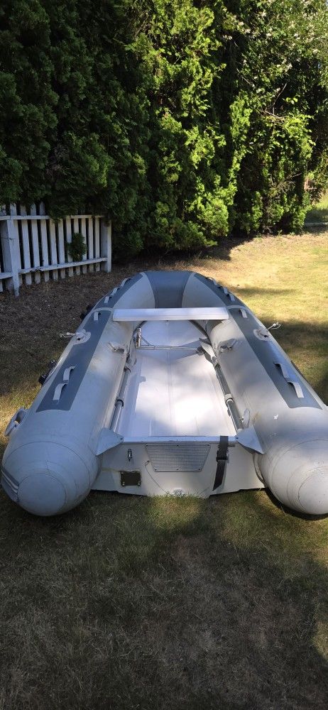WEST MARINE Fiberglass Single Floor Inflatable Boat