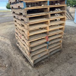 40 in by 48 inches 30 pallets $3 each