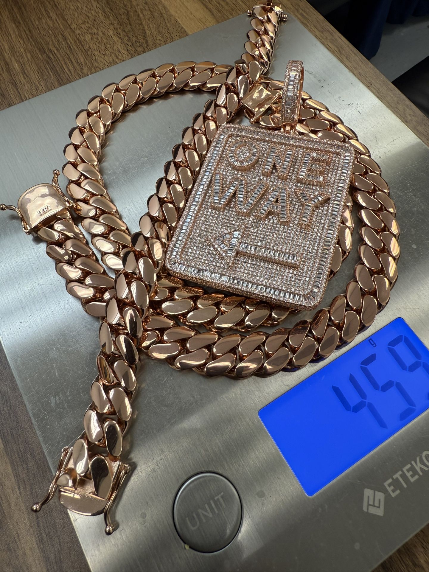  VVS Simulated Diamonds (CZ) PVD 14K Rose Gold Plating pendant and necklace 🔥🔥🔥