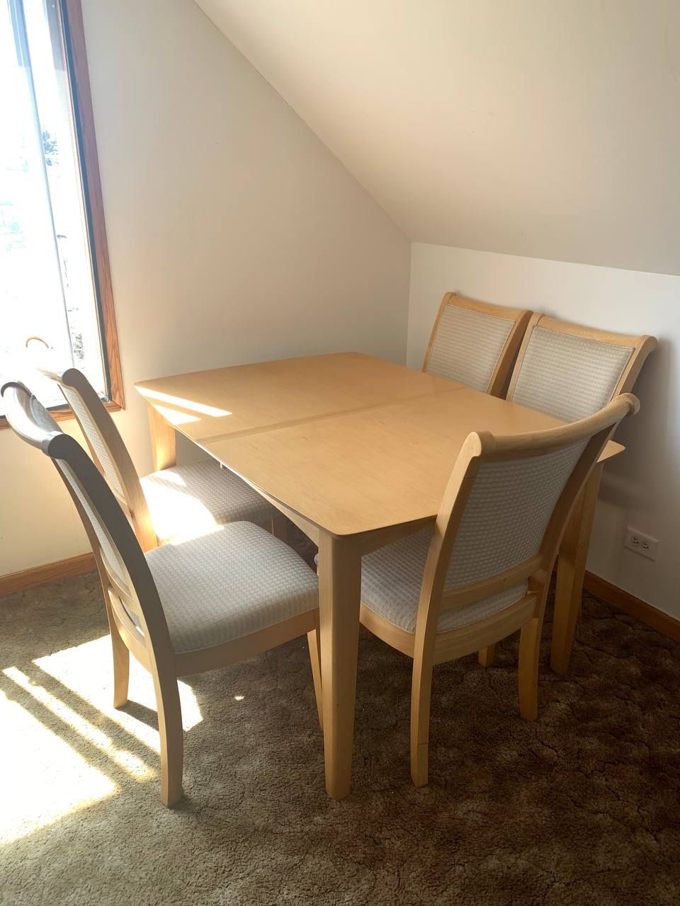 Table with 5 chairs