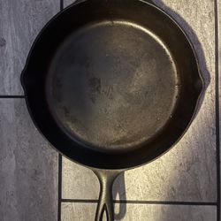 Lodge Cast Iron Skillet 