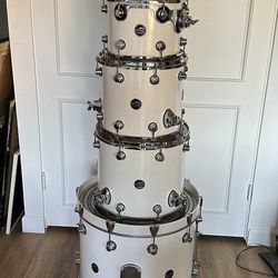 DW Performance series Drum Set. 7 Piece.