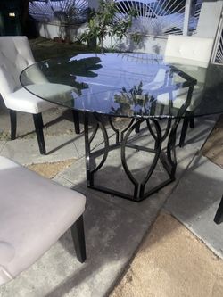 Dining Table With Luxury Nude Chairs